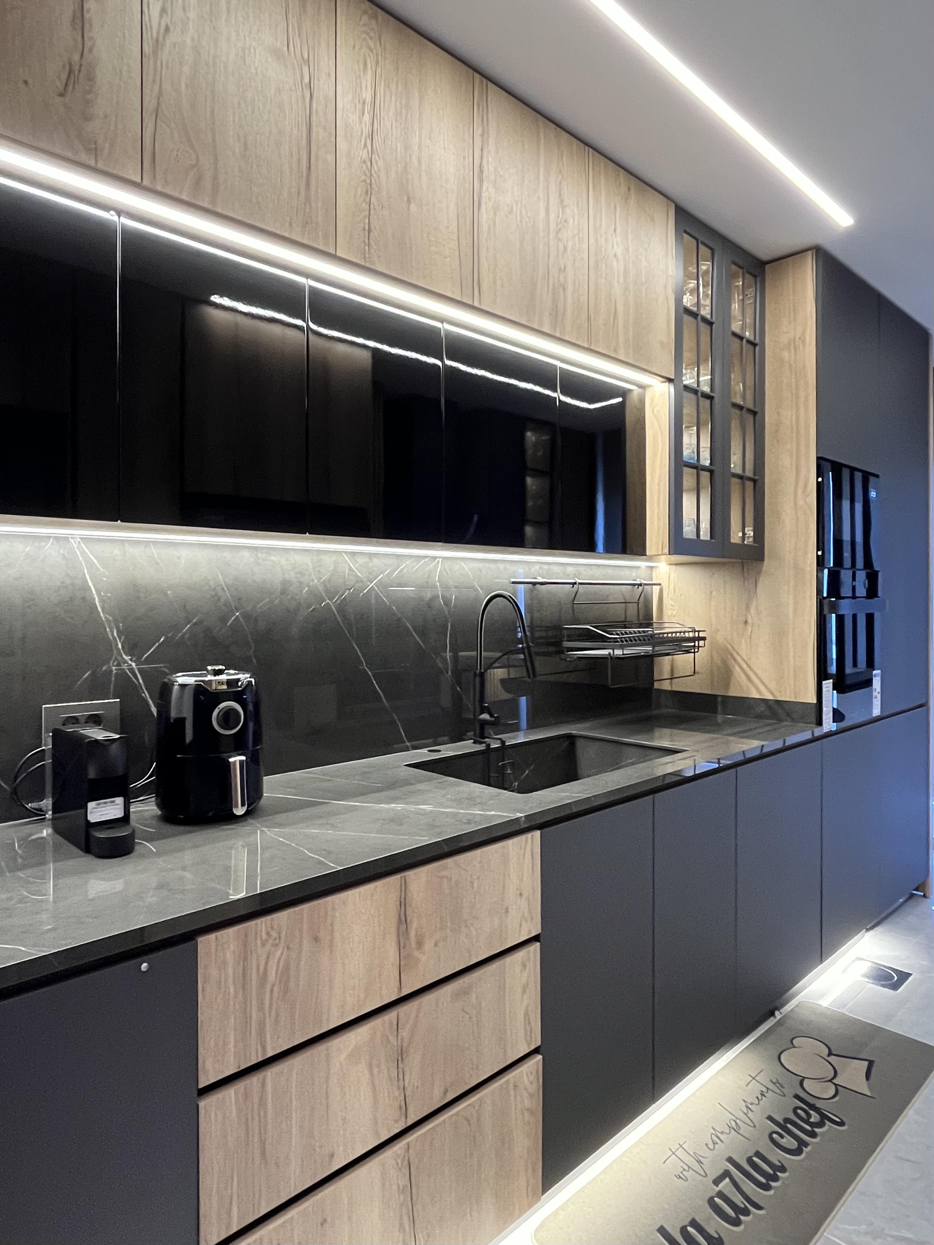 Dark Kitchen